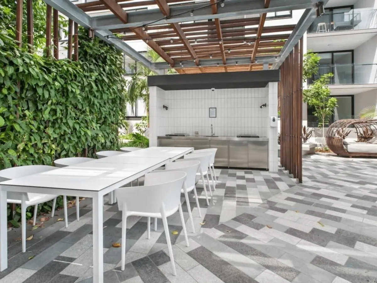The Halo - New Central Lux South Brisbane 2Br With Parking & Pool Apartment